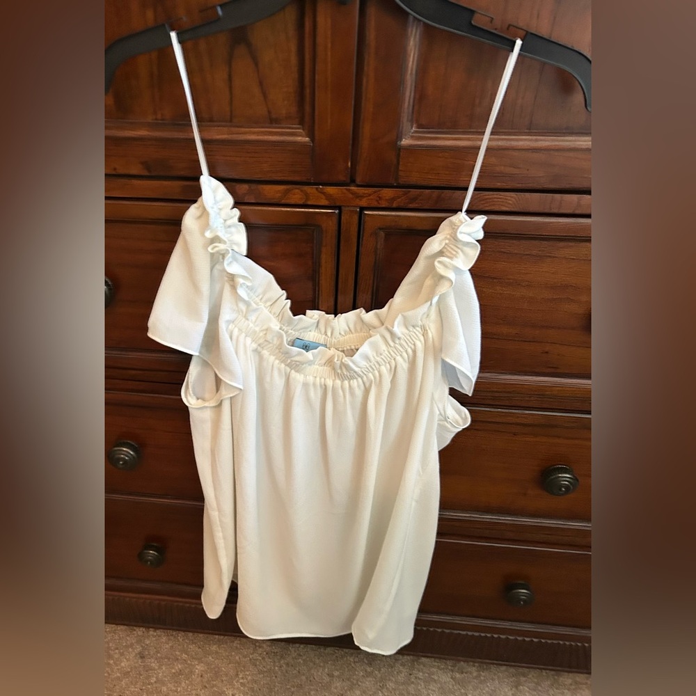 NWOT CeCe GORGEOUS Cream Off-Shoulder Blouse, Size Medium - Picture 9 of 13